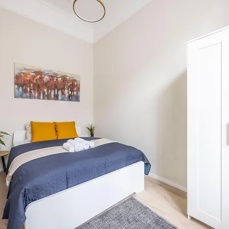 Deluxe I36 Center With 4bedrm, 2bathrm Budapest