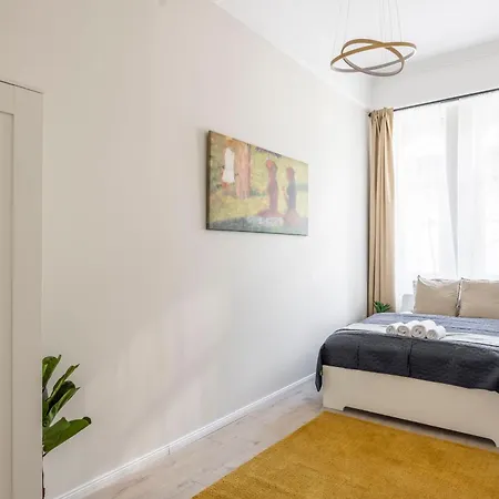 Deluxe I36 Center With 4bedrm, 2bathrm Apartment Budapest